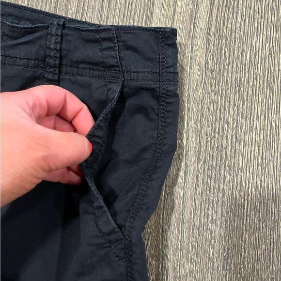 American Eagle Midi Shorts Mid-Rise Super Stretch Cotton Blend Black Size 8 - Picture 3 of 8